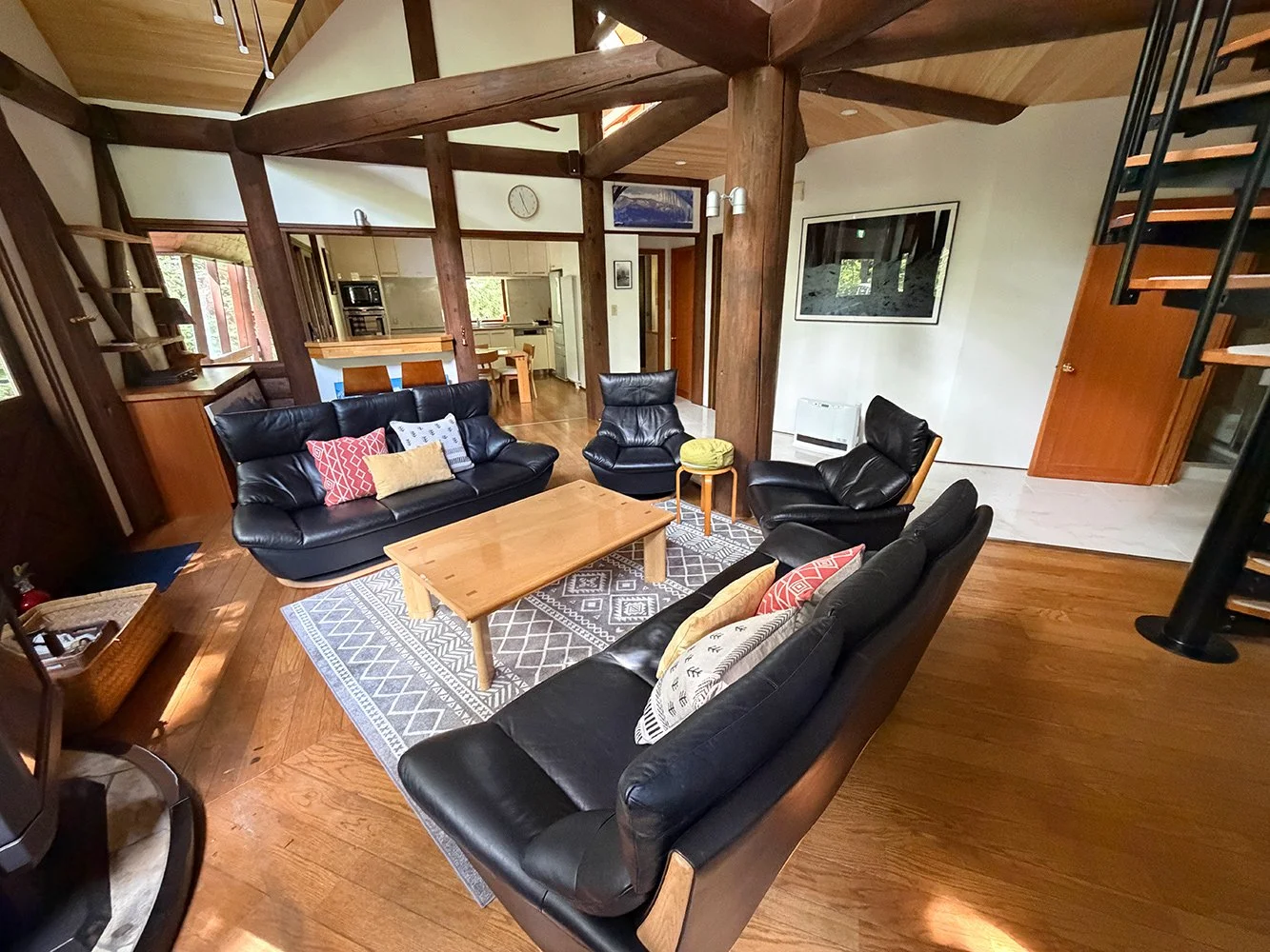 yuki-ki-lodge-living.jpg