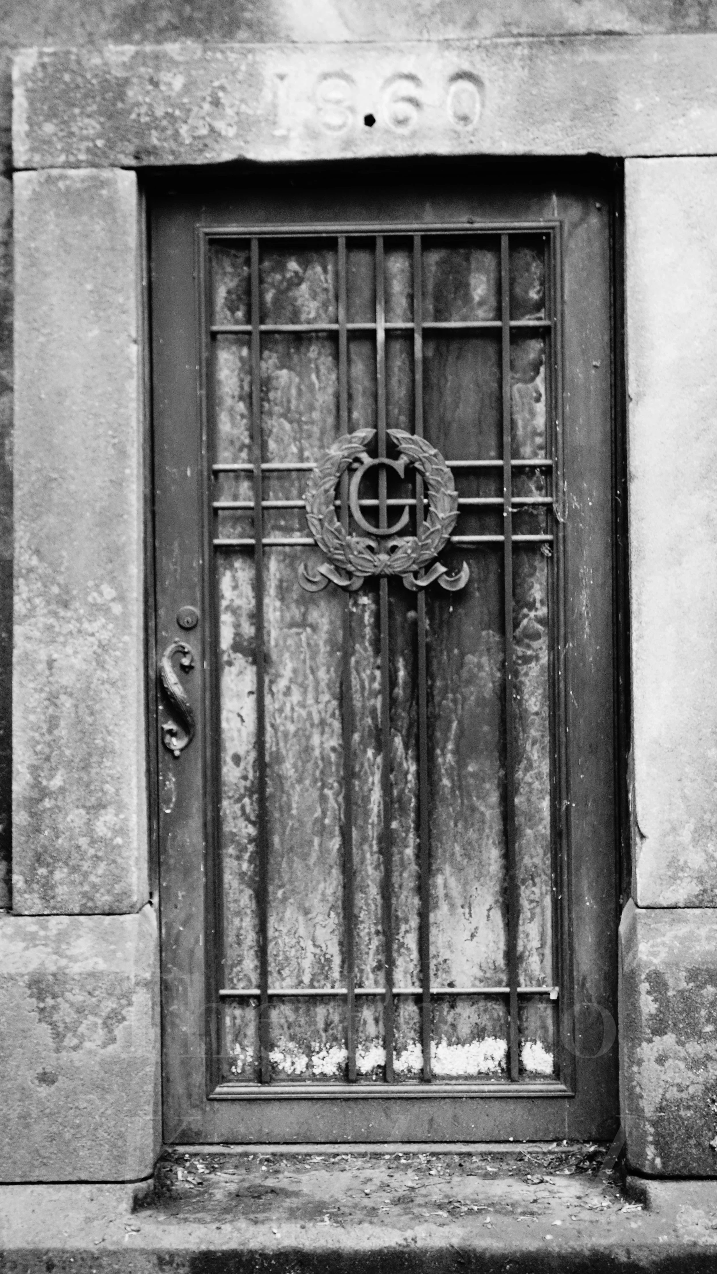 Cemetery Doors057.JPG