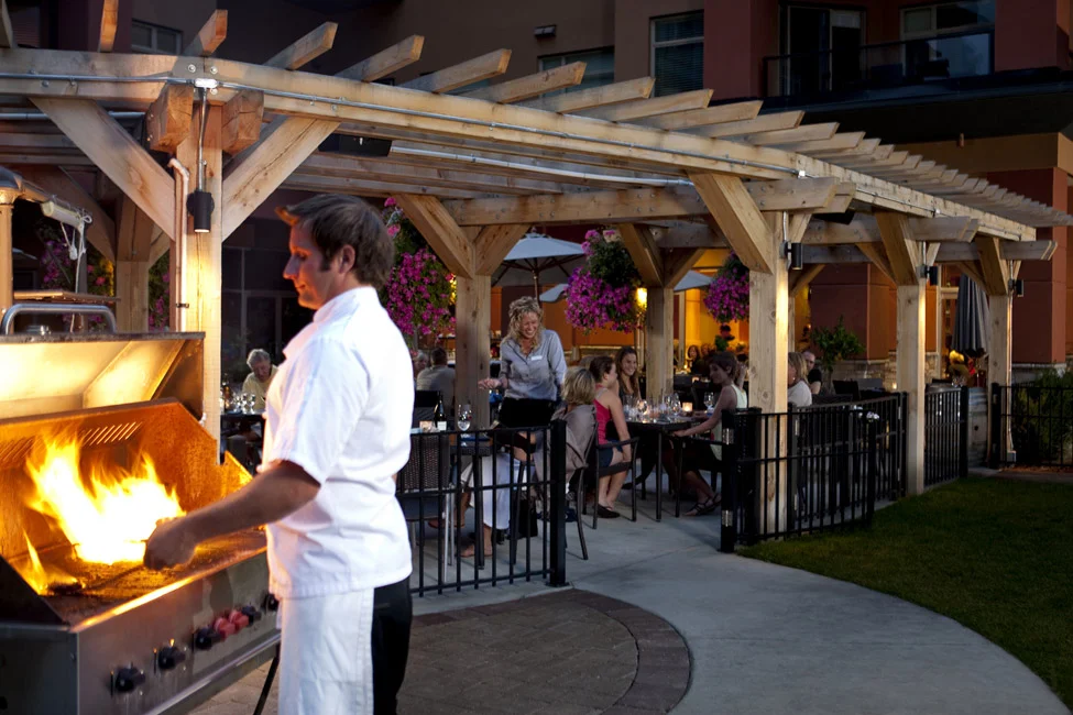 pic_winebar_patio_bbq.jpg