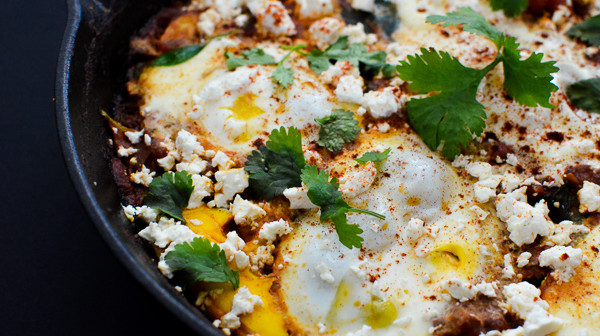 Tip: If you like your feta to be a bit more melted, add feta in immediately after eggs.