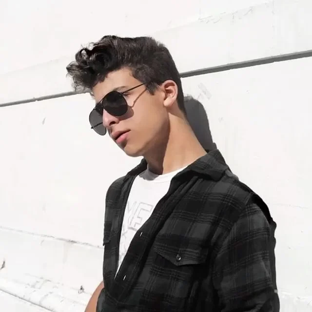 Made a flannel look cute, never knew that was possible. 🤷🏼&zwj;♂️