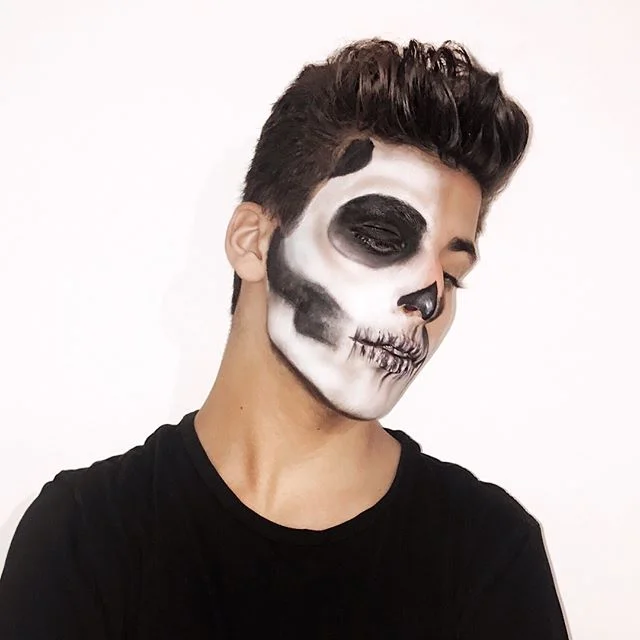 Never have been one to wear makeup, but @KimKardashian said to start off with subtle contour. Not sure if I went overboard with the cheekbones (or maybe with the sarcasm). Inspired by @DesiPerkins melting skull. Thank you @blushington @alexisjadebeau