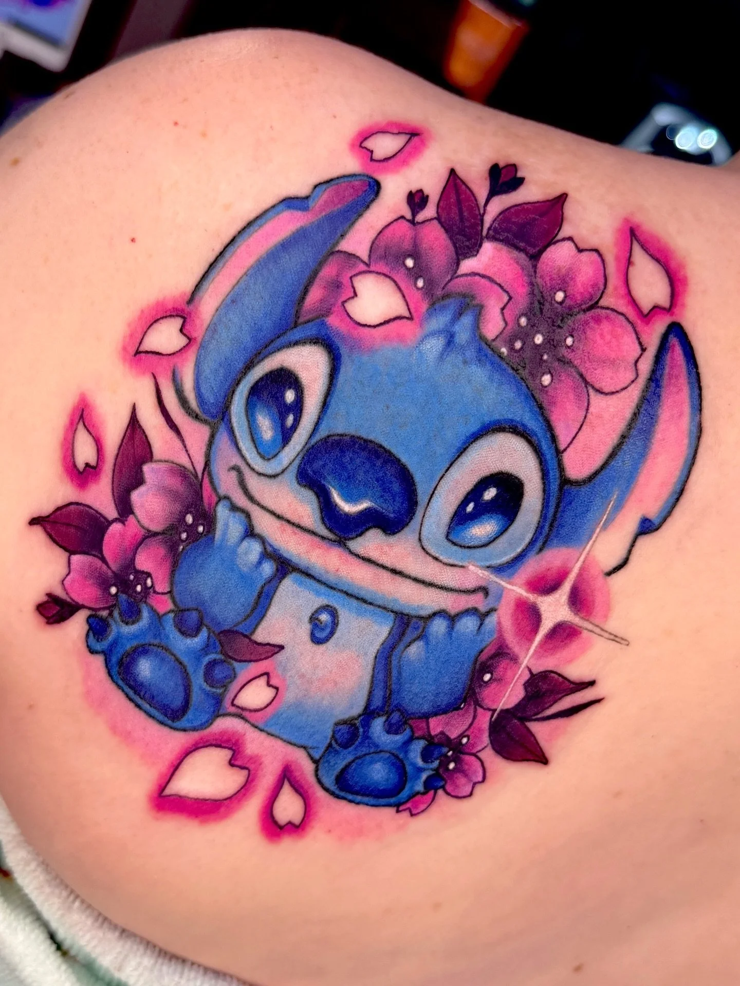 🌸 Cherry Blossom Stitch 🌸 

Custom design for @jenebuc 🩷 

Done in two sessions | 7 hours tattoo time

#cherryblossomtattoo #liloandstitch #stitchtattoo #cherryblossomstitch #disneytattoo #disneytattoos #liloandstitchtattoo