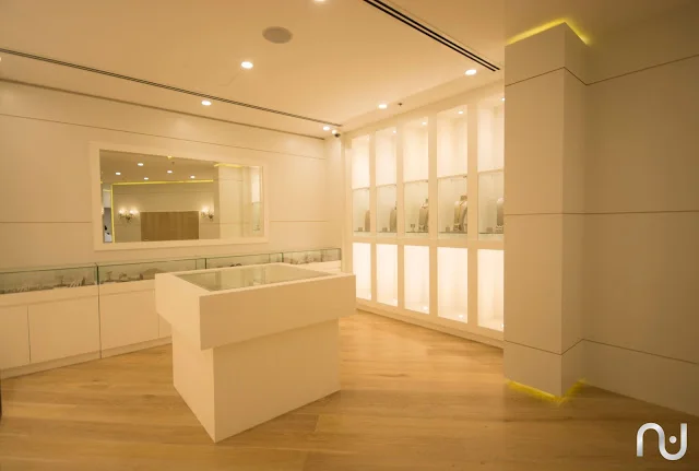 Cool, clean and contemporary vibes, allowing the products to do all the talking.