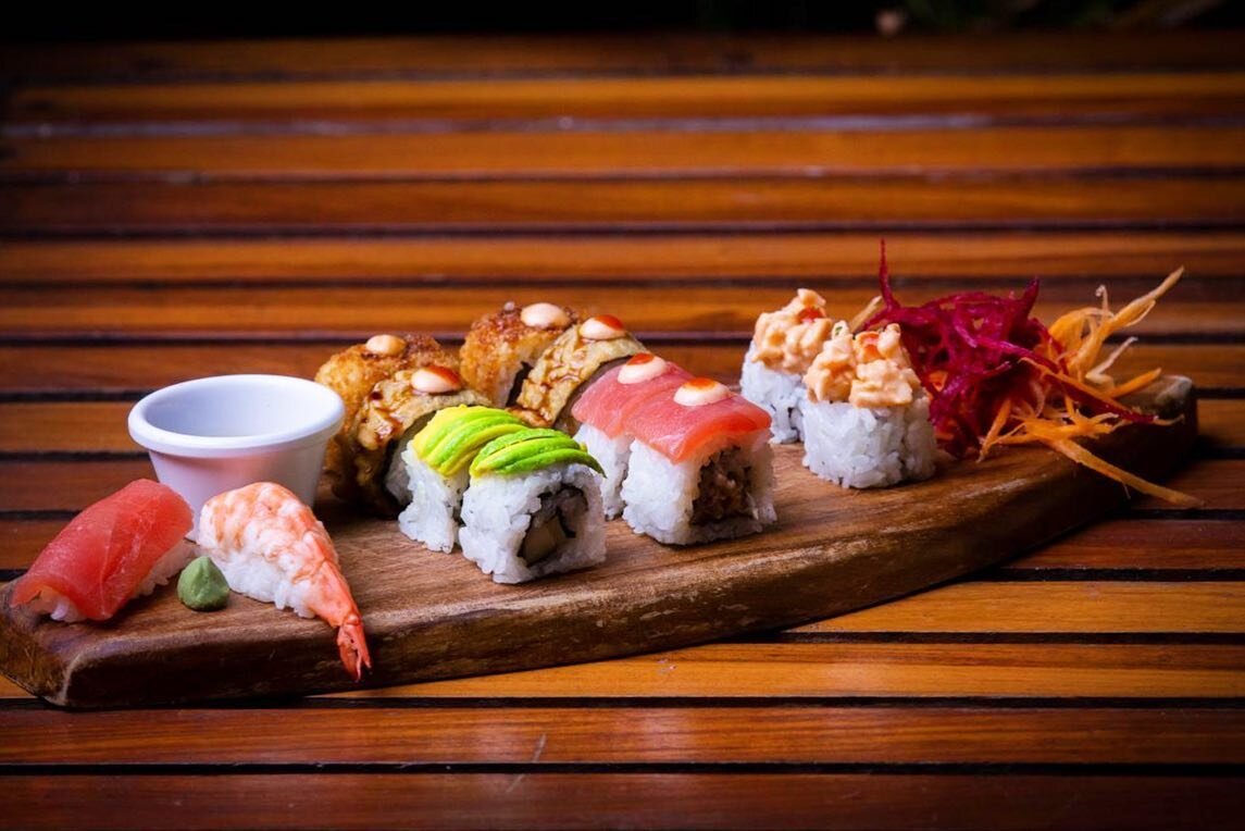 Chef&rsquo;s Sushi plate for one 🍣
All our best sellers on one plate so you can try them all 🙌🏼 Spicy lobster volcano, bomb, crunch, cucumber &amp; avocado, spicy tuna and shrimp &amp; tuna nigiri 🦞🥑🐟🥢 Available Fridays only at the Beach House