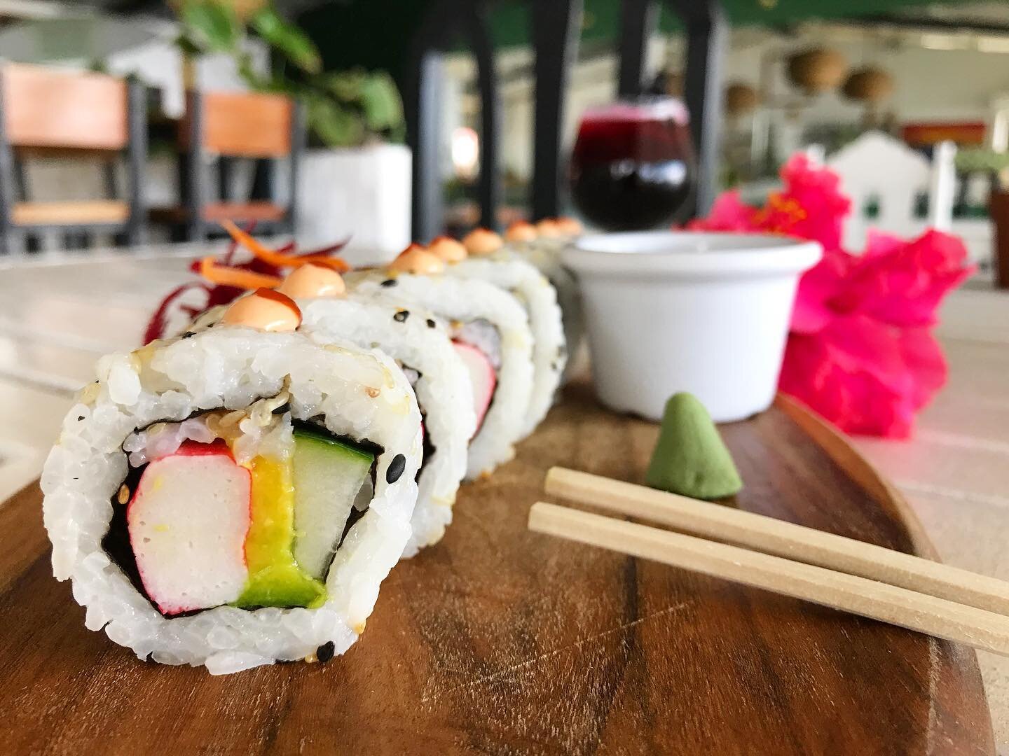 Friday specials : Classic California roll 150 cord 🦀🥑🥢 &amp; Peach Sake 34 cord 🍶🍣 #sushi #californiaroll #seafood #nicaragua #sanjuandelsur