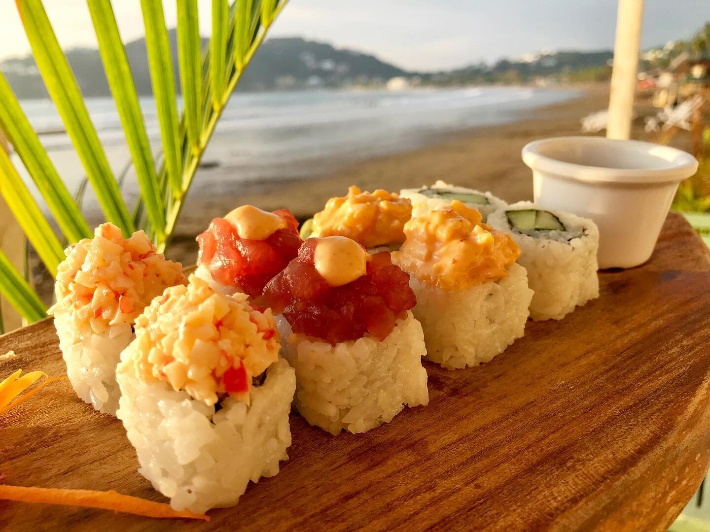 This Friday&rsquo;s Sushi special : Volcano platter for one 🥢🍣 two  spicy lobster, two fresh tuna, two crab &amp; two cucumber pieces 🦞🐟🦀 also enjoy 1$ sake, wine, sangria &amp; many more delicious fresh cocktails 🍹 🌴