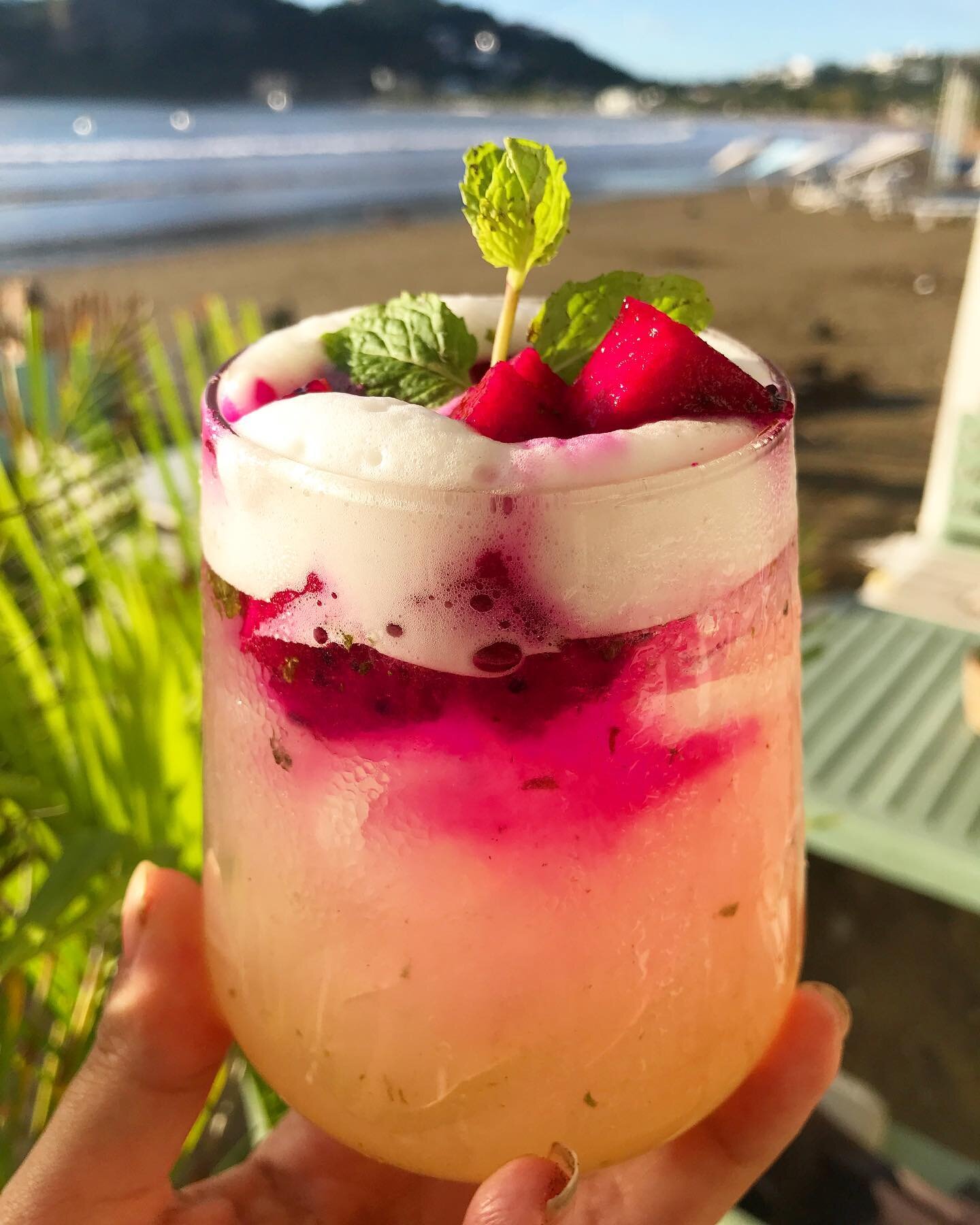Join us for the sunset &amp; cocktail of the day: rhum, pineapple, mint &amp; dragon fruit 🌺 ☀️