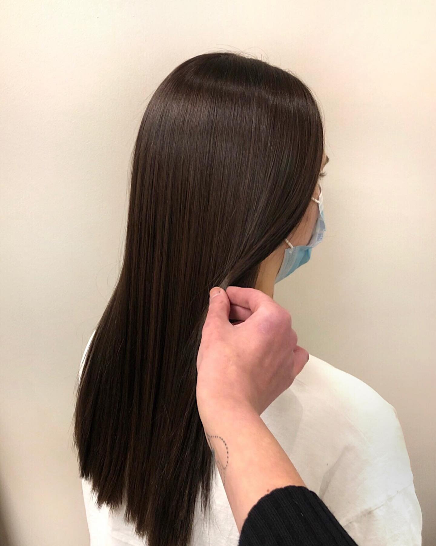 Who has been in the mood to make a big change to their hair? Swipe to see the before of this major transformation ➡️

This beauty was ready to take her blonde balayage to a beautiful brunette. The end result looked so shiny and healthy! 😍
