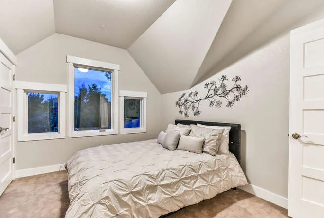 1026 W Mountain Ave Fort-small-032-20-Bedroom-666x449-72dpi.jpg