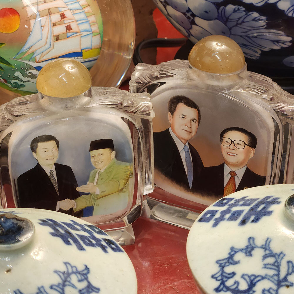 RIP to the former President of P.R.C.
.
.
.
.
.
.
.
#jiangzemin #rip #snuffbottle #collection #decor #glass #bottle #snuff #craft #chinese #china #handmade #paint #intricate #oriental #leader