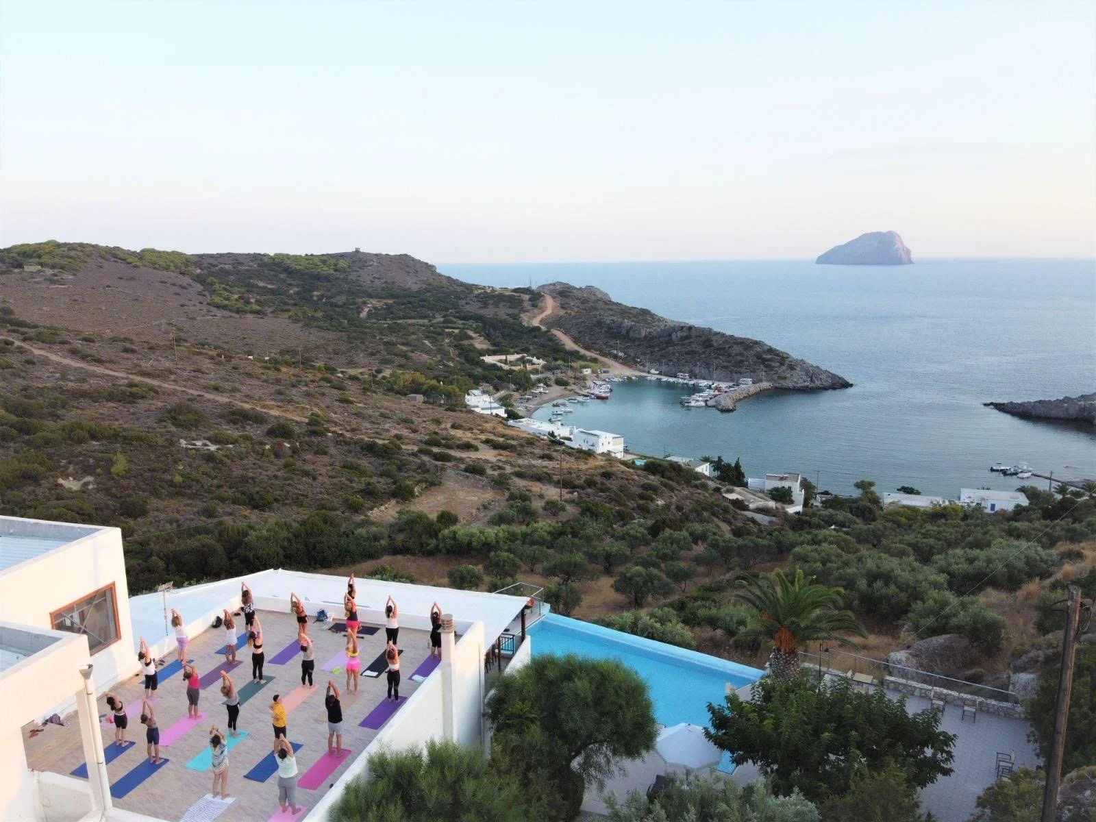 Holidayoga à Kythira avec Véro Coeman Darrou