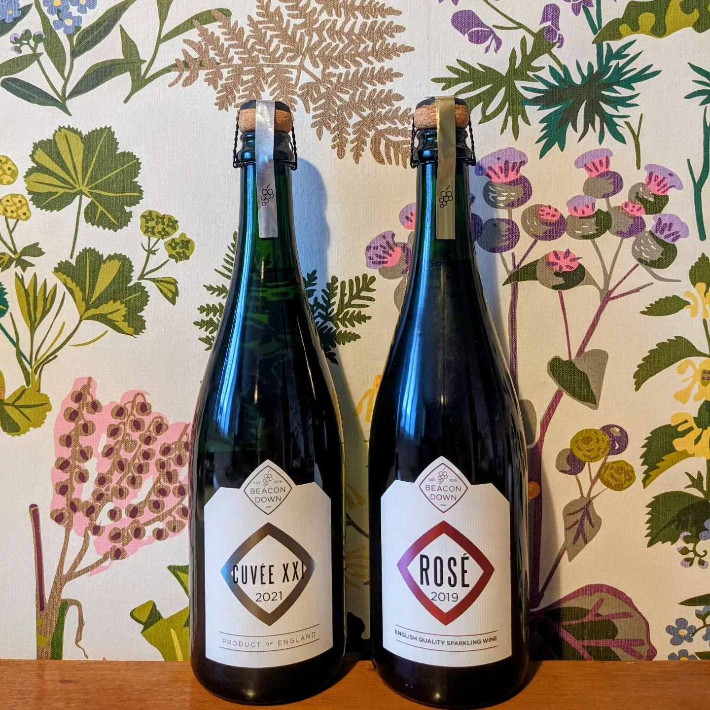 Treat someone special to some glorious English fizz! Our Cuvee and Rose sparklings are both on sale at &pound;25 per bottle! Deal ends after Mothers Day!

Remember we can send direct to a loved one with a gift message.

#englishfizz #mothersdaytreat 