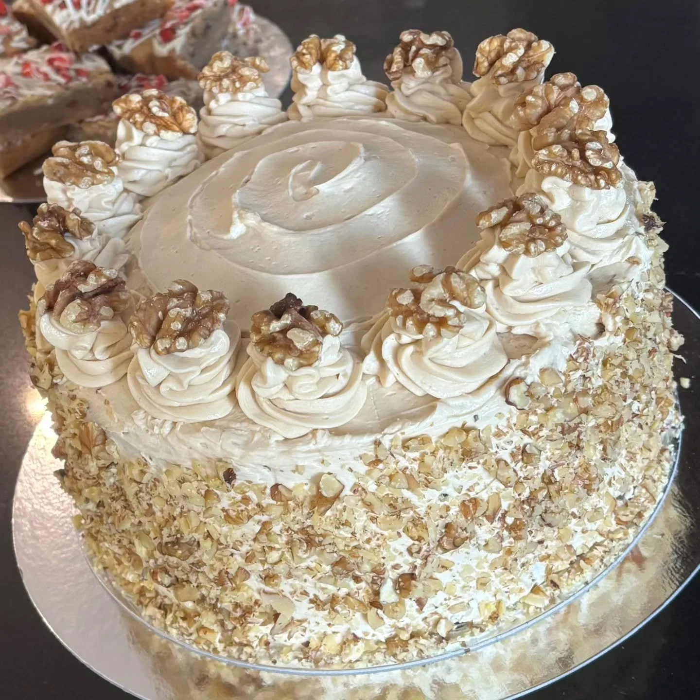 We had to do it! Great British Bake Off inspired coffee and walnut cake available now! How does ours measure up!?

Tastes even better with a glass of Beacon Down!

#coffeeandwalnutcake #englishvineyard #gbbo