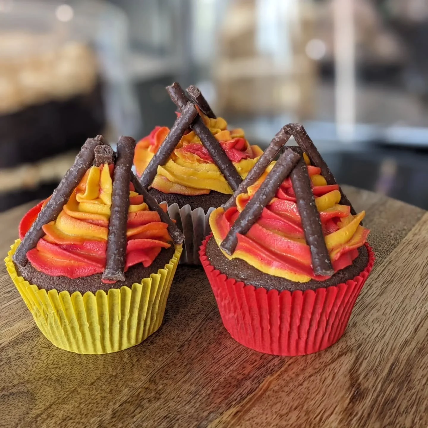 It's the Heathfield &amp; District Bonfire Night next week and we are celebrating with these cute bonfire cupcakes! Available today and next week! @heathfieldbonfiresociety 

Open today until 6pm and then closed tomorrow (Sunday 4th).
Back open Tuesd