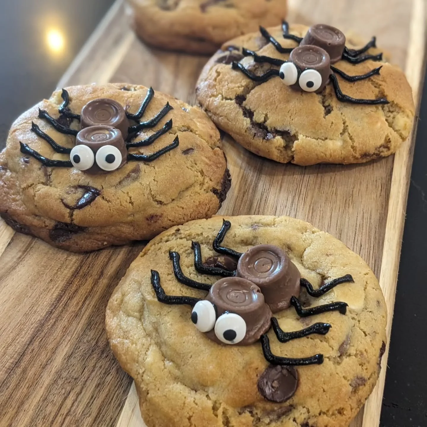 Half-term treats at the vineyard! Freshly baked spider cookies pairing perfectly with a glass of sparkling Rose!

#halloweentreats #coffeeandcake #octoberfamilyfun