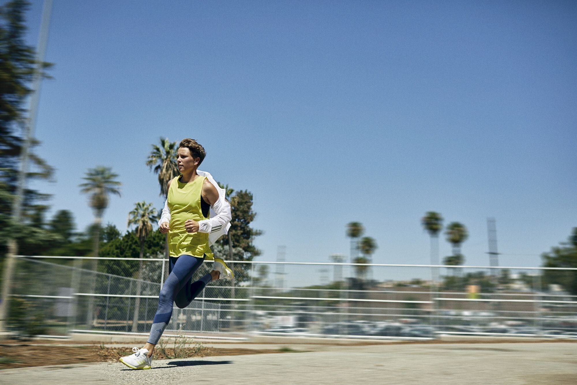 2000x2000-bigh22340-ss20-focusbreathein-nikki-running-02-575215.jpg