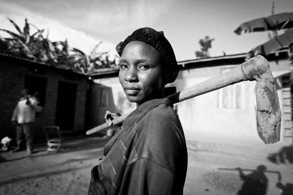 👩🏿🌾.⠀
because it’s “the toughest job in the world”.⠀
-⠀
fam, we will be presenting at the 2018 Black Farmers + Urban Gardeners Conference! come see us 19-21 October at NCCU in Durham, NC!⠀
-⠀
this woman is Angela, a farmer from the Kasese District in Uganda. this beautiful portrait was taken by @edward_echwalu a contributor for @everydayafrica. give them some love. ⠀
-⠀
#ourmotherskitchens⠀
#blackfarmersconference2018⠀
#BUGS2018