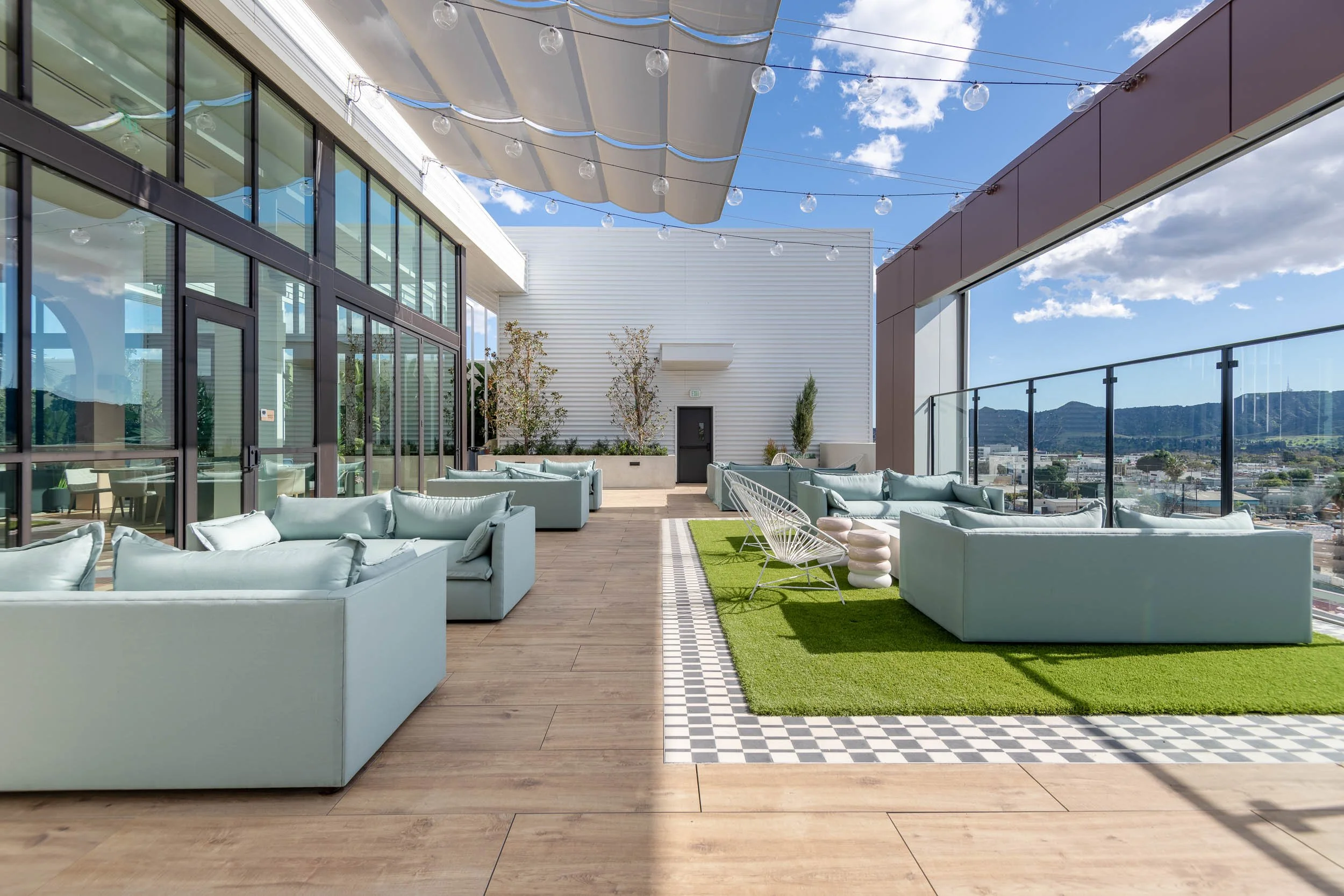 Multifamily property courtyard in Burbank and Downtown Los Angeles