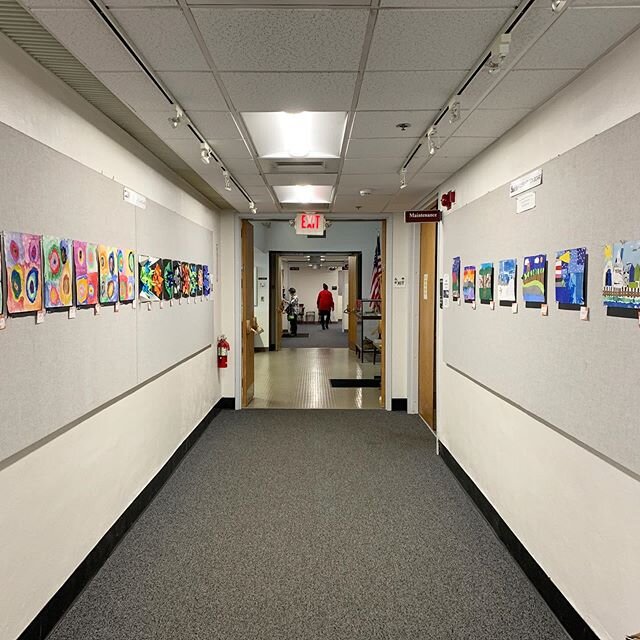 now on view on the cultural council walls in town hall: kindergarten, 4th, and 5th grade work. on display until the end of february. check it out! 👀
#elementaryart