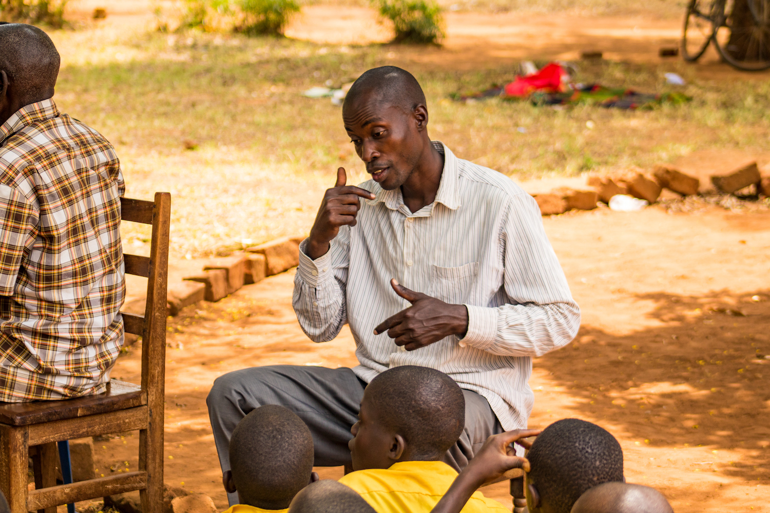 A teacher translated Manuela and Lorna’s lesson into sign language to include the children with hearing impairment.