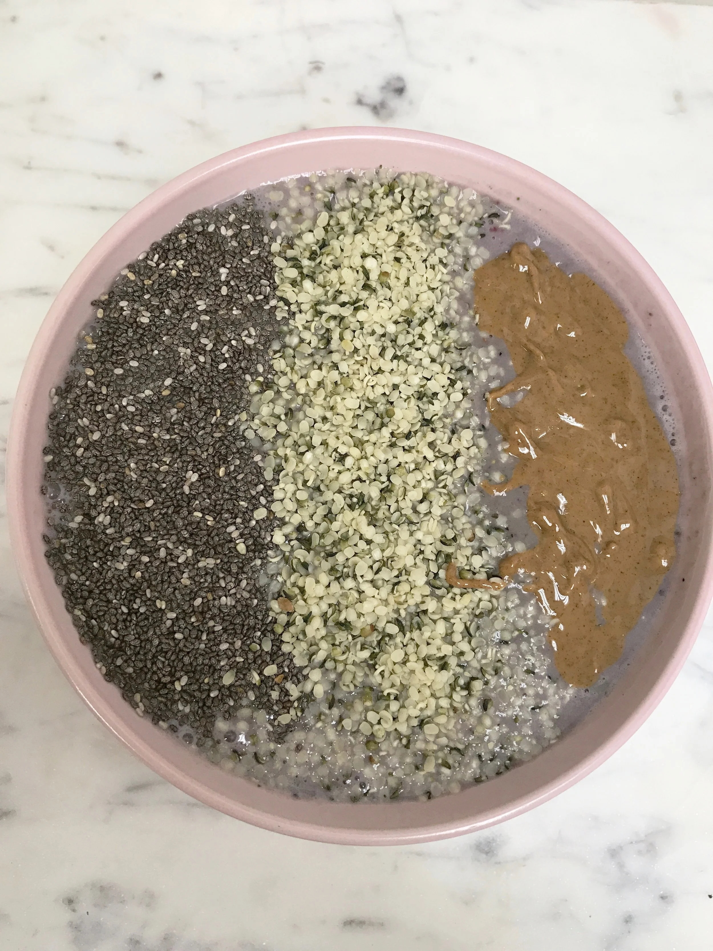 Health Benefits of Chia Seeds & Smoothie Bowl Recipe