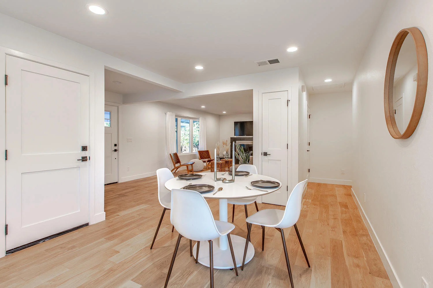 1370 Lansing Ave San Jose CA-large-010-057-333A0064HDR-1500x998-72dpi.jpg