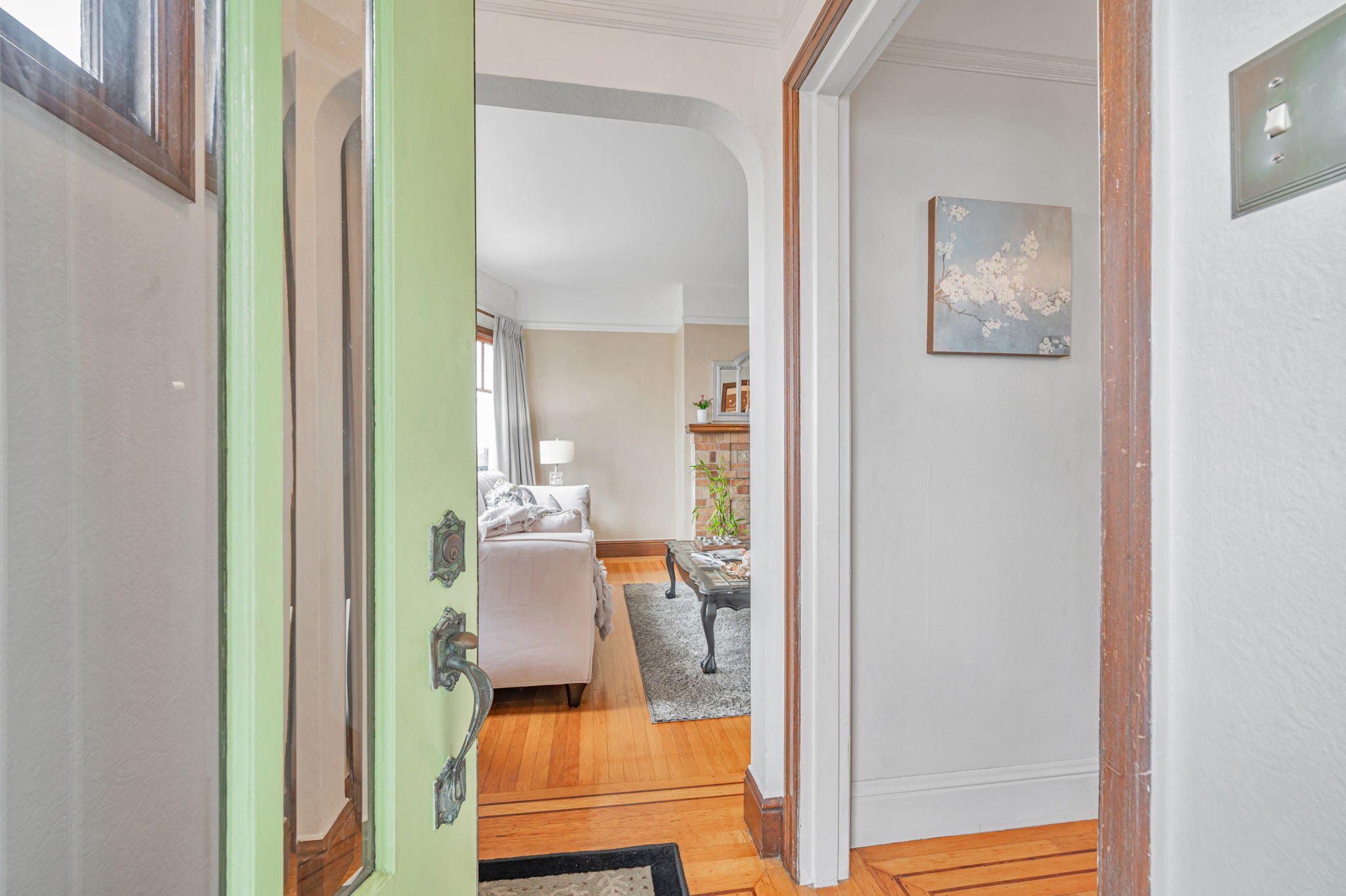 4-web-or-mls-57-rae-ave.jpg