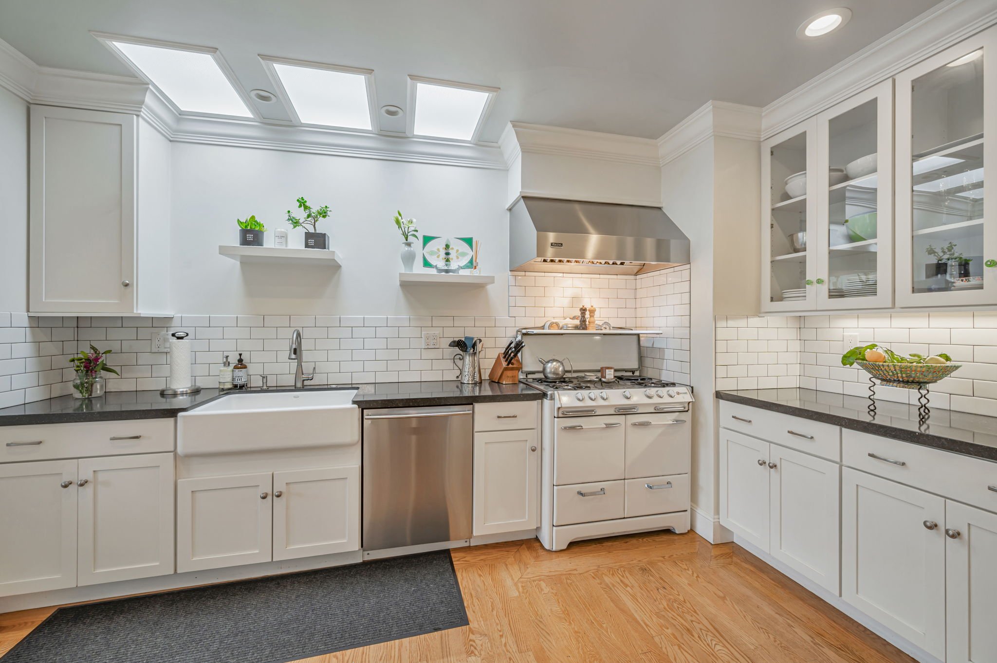 14-web-or-mls-57-rae-ave.jpg