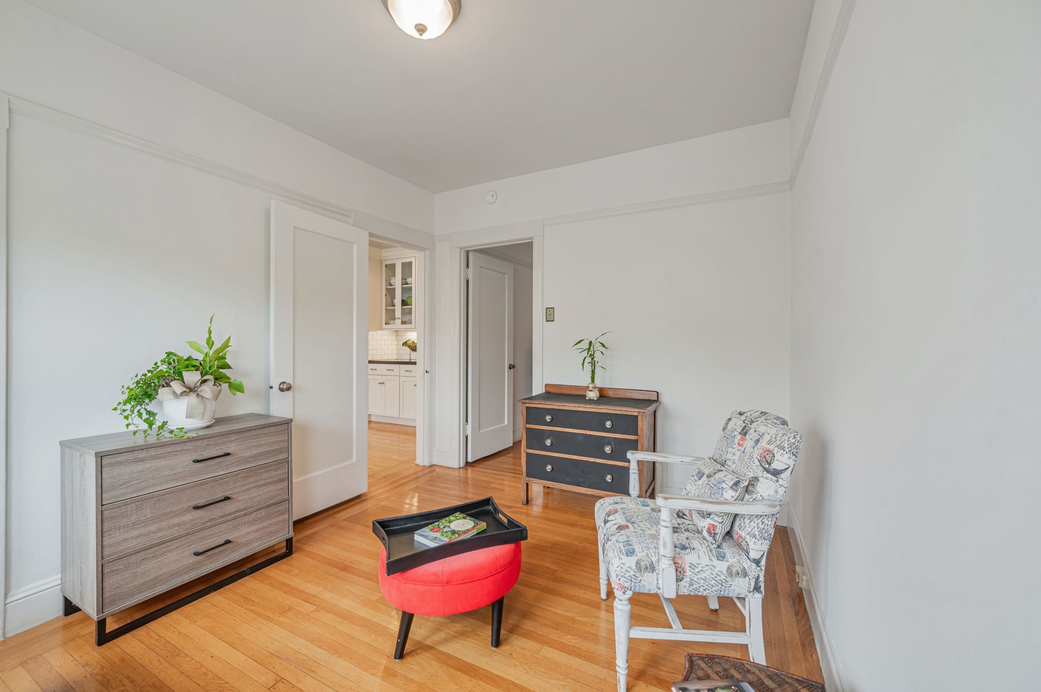 25-web-or-mls-57-rae-ave.jpg