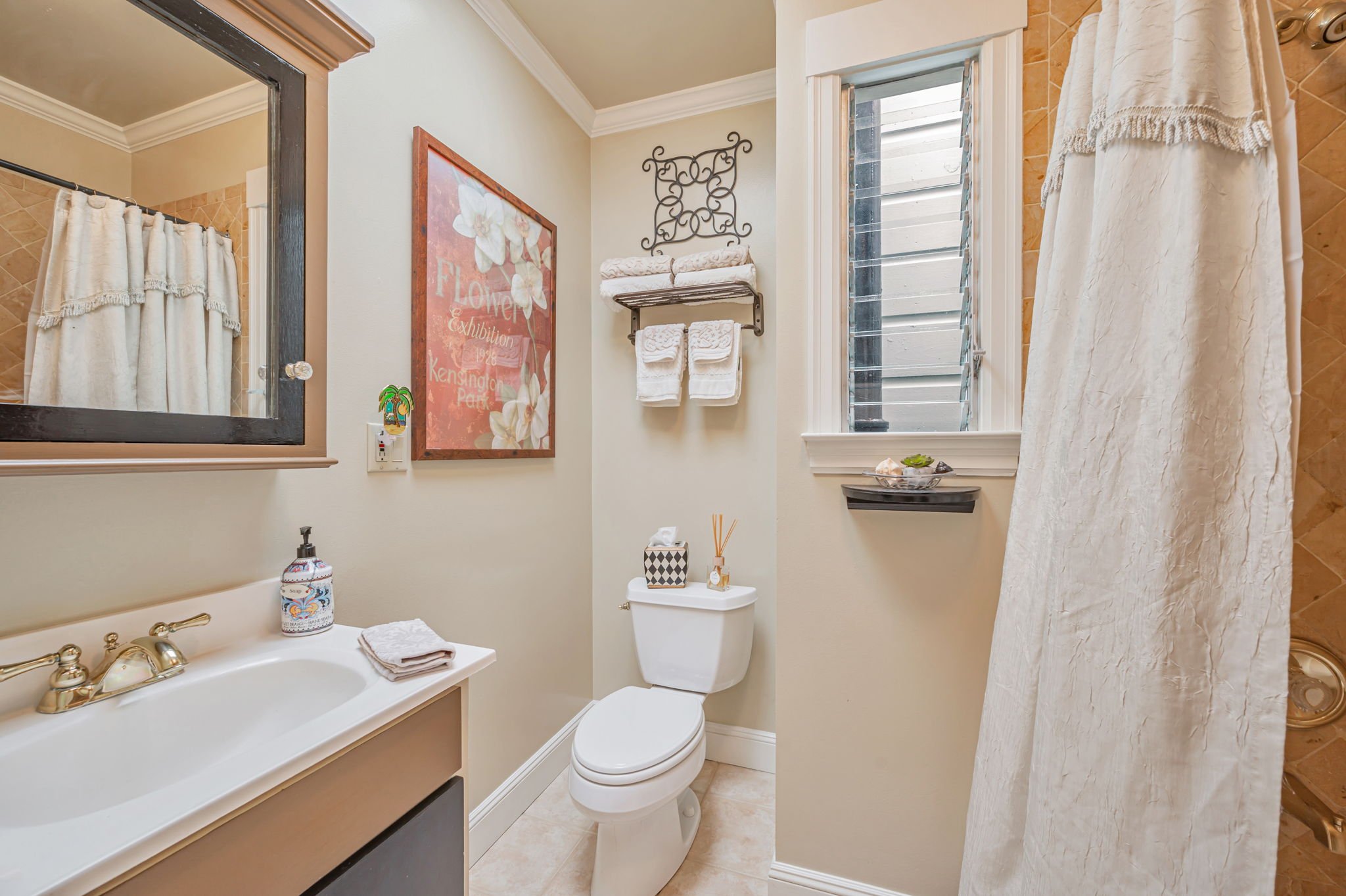 29-web-or-mls-57-rae-ave.jpg
