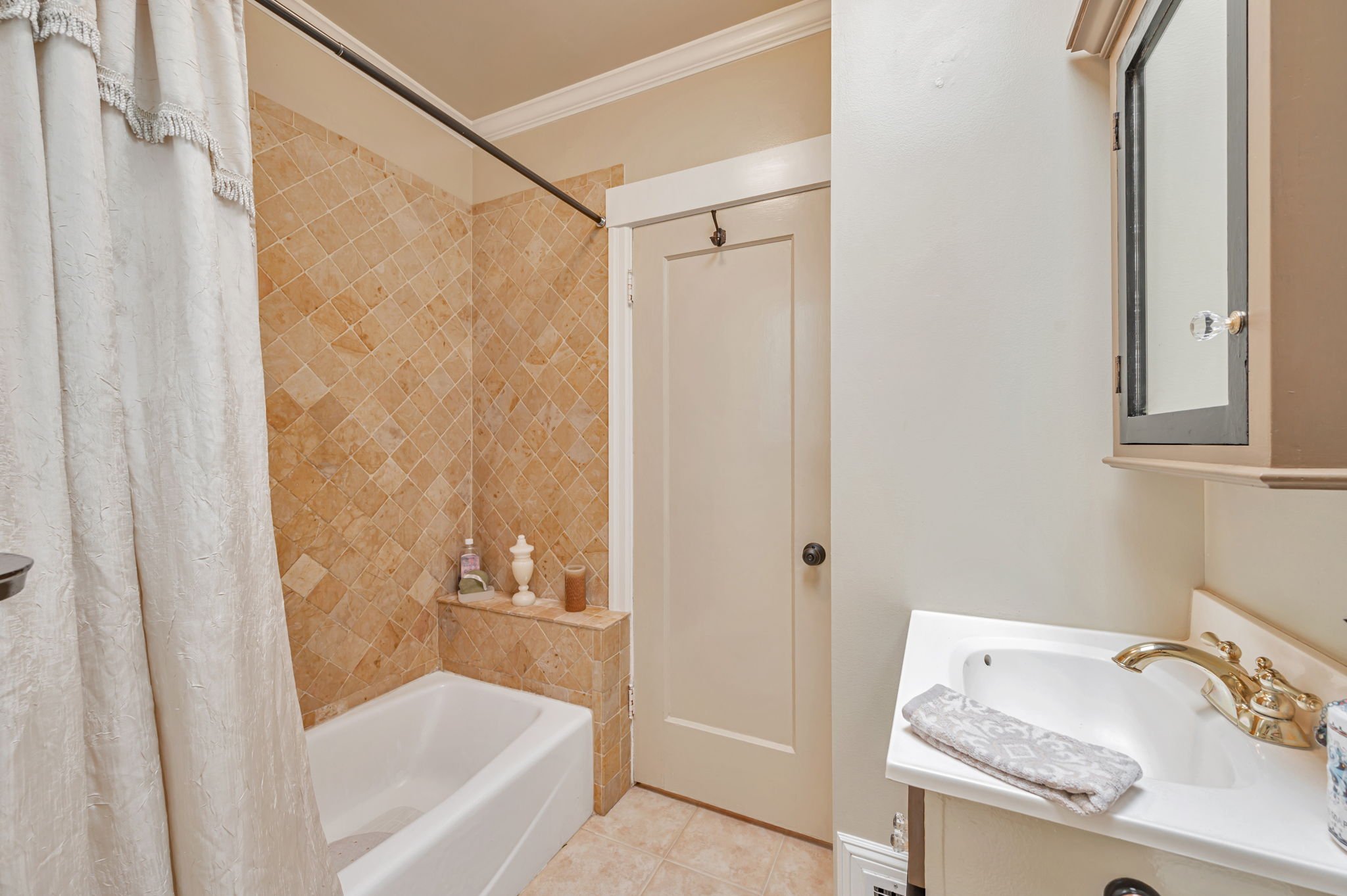 30-web-or-mls-57-rae-ave.jpg
