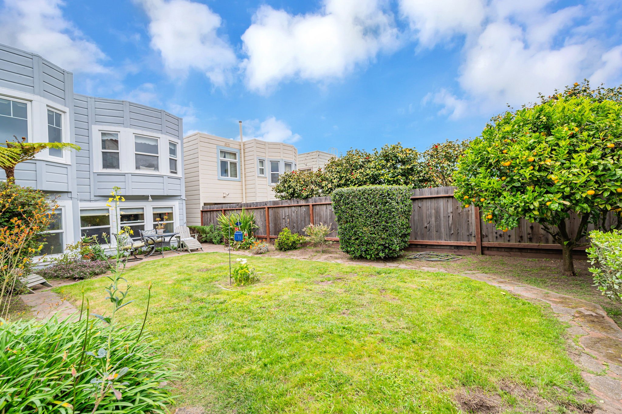 36-web-or-mls-57-rae-ave.jpg