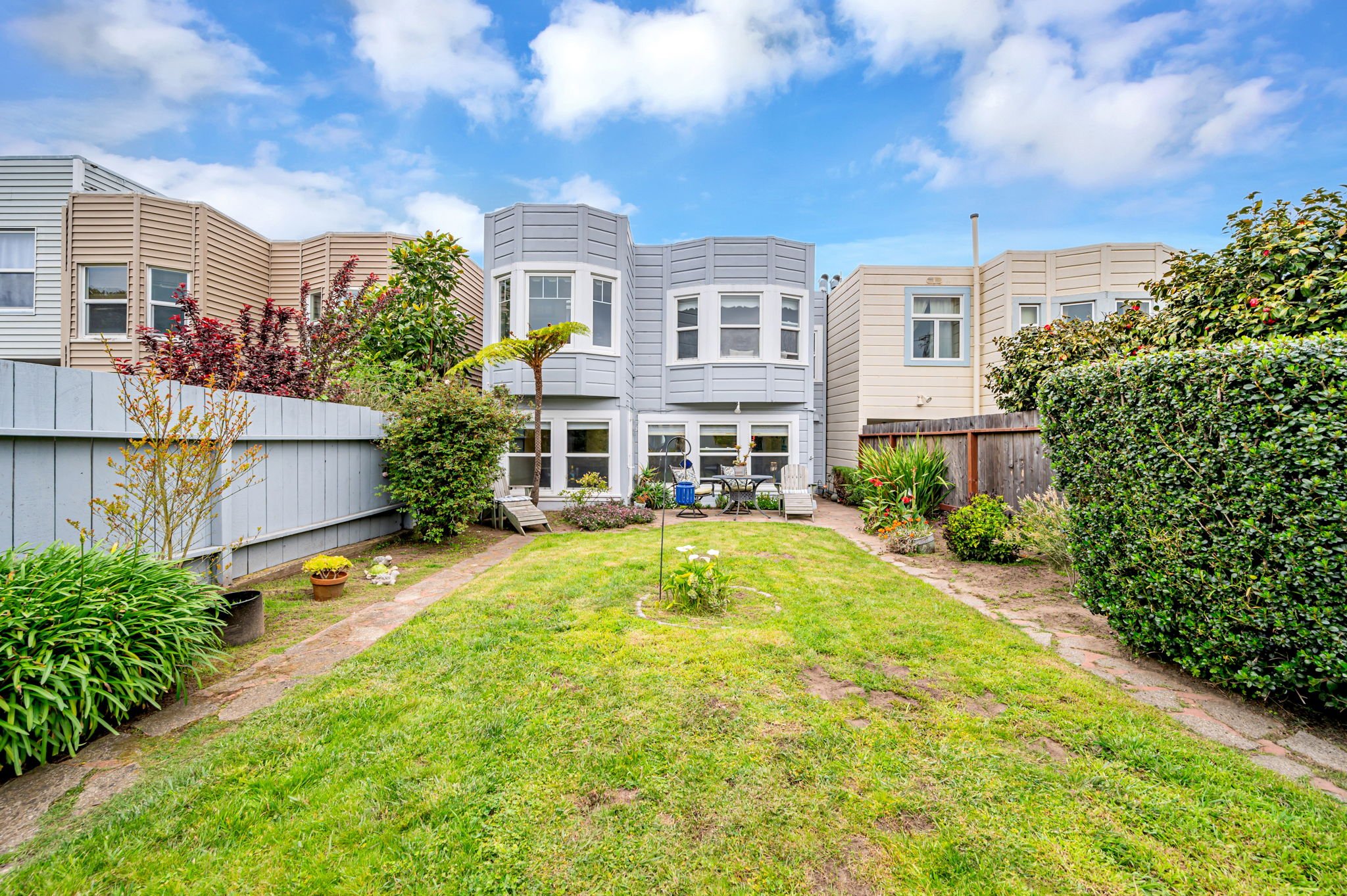 37-web-or-mls-57-rae-ave.jpg