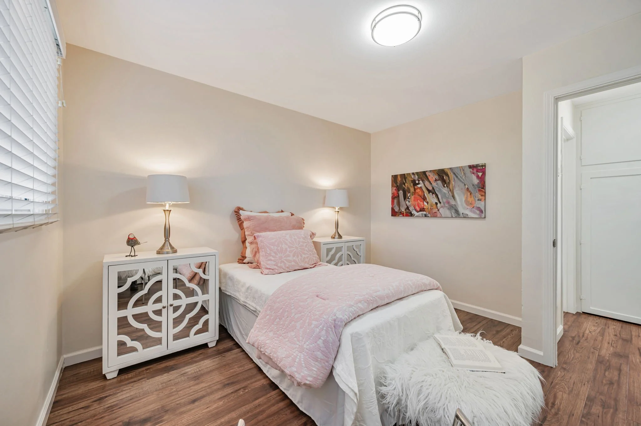 27-web-or-mls-508-wessex-way.jpg