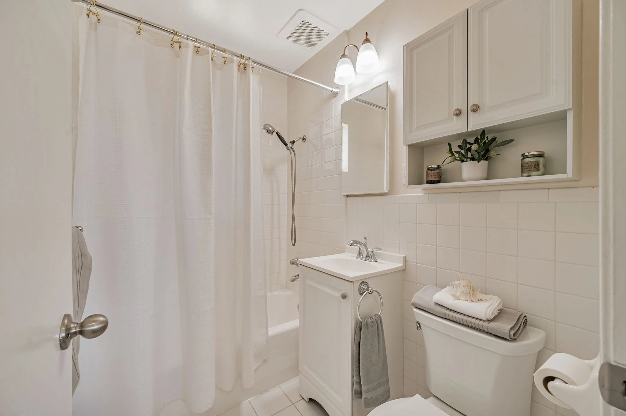 28-web-or-mls-508-wessex-way.jpg