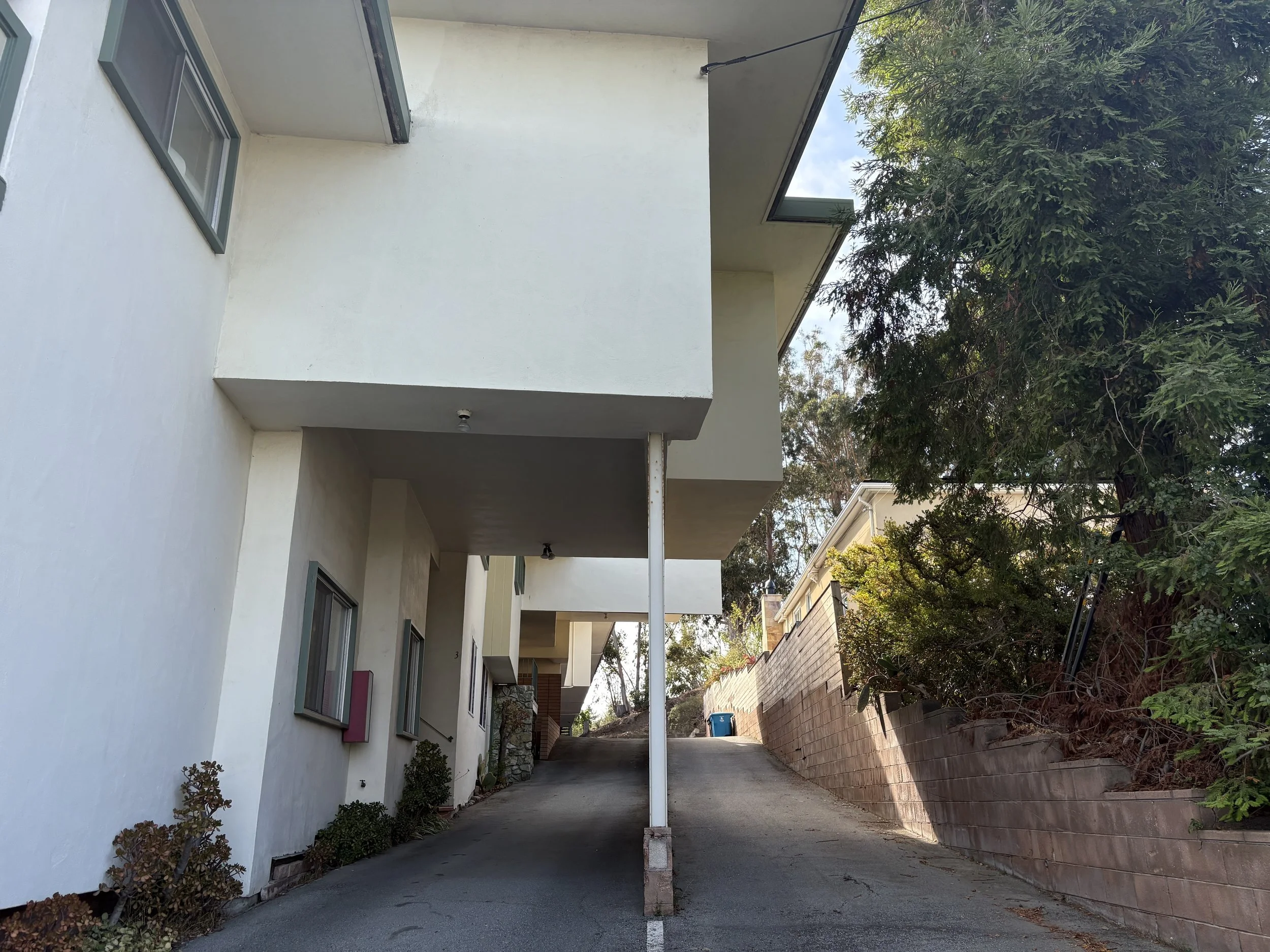 Exterior 2.jpg