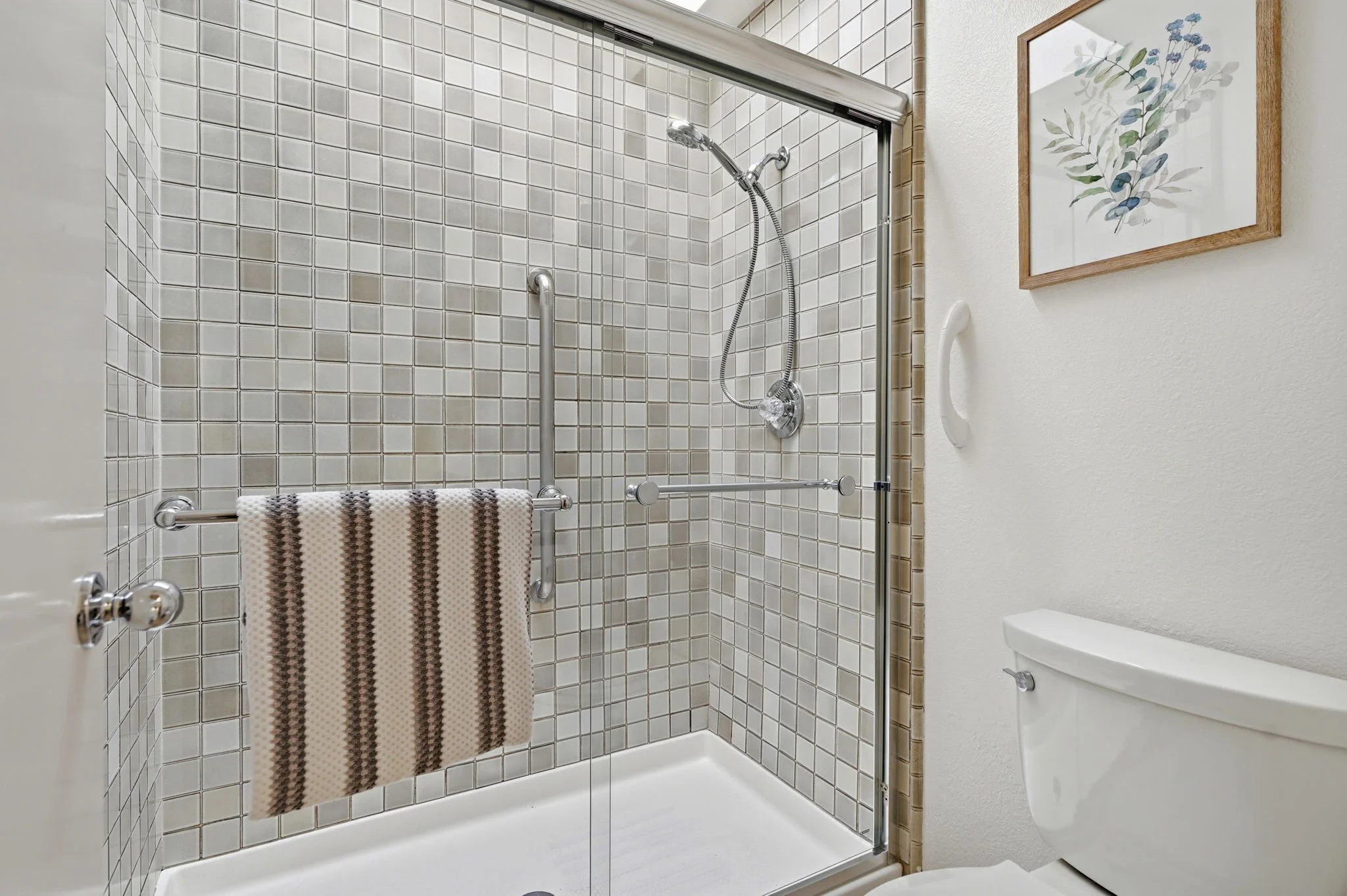 37-037_F8_1110 Bayswater Ave.jpg