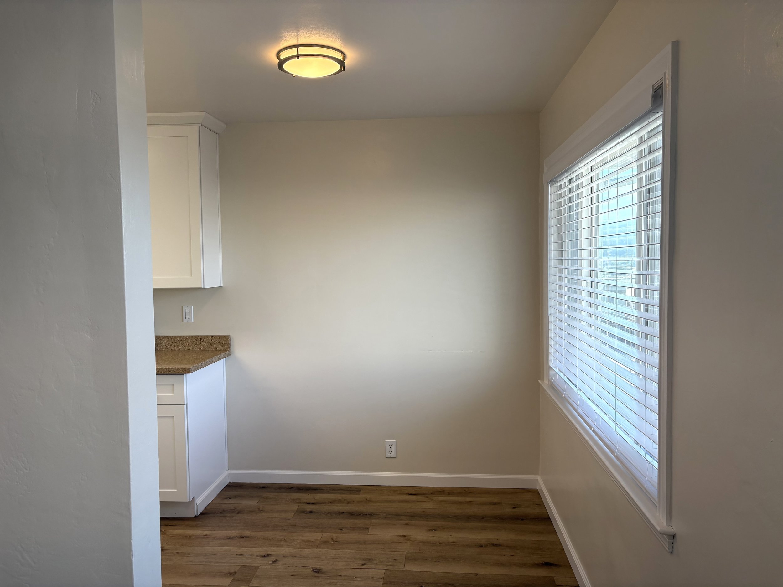 Eat-in Area - Kitchen.jpg
