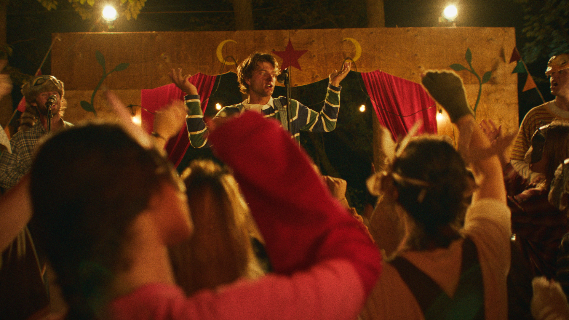 WHAT'S IN MY HEAD? - ARCY DRIVE