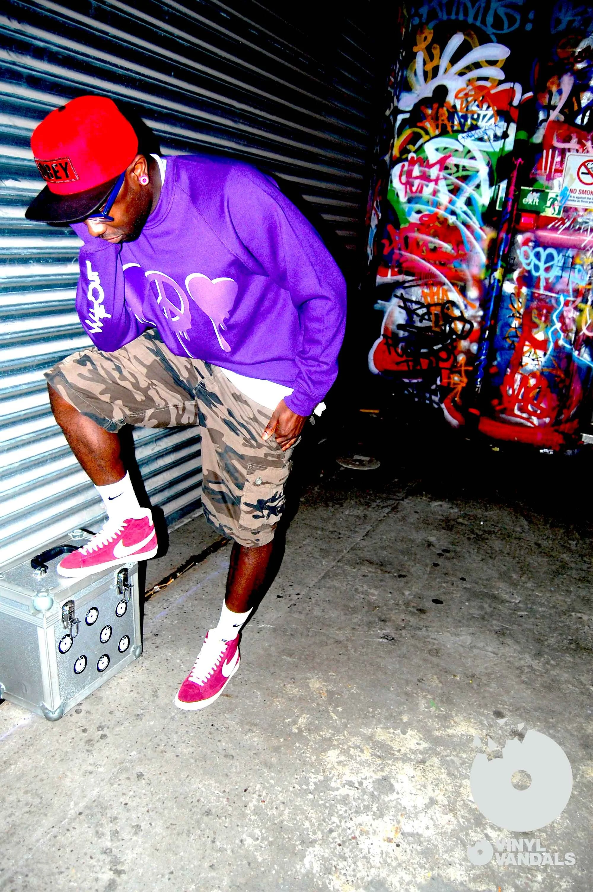 Vv-riot---sweater-Purple-white-black-2.jpg