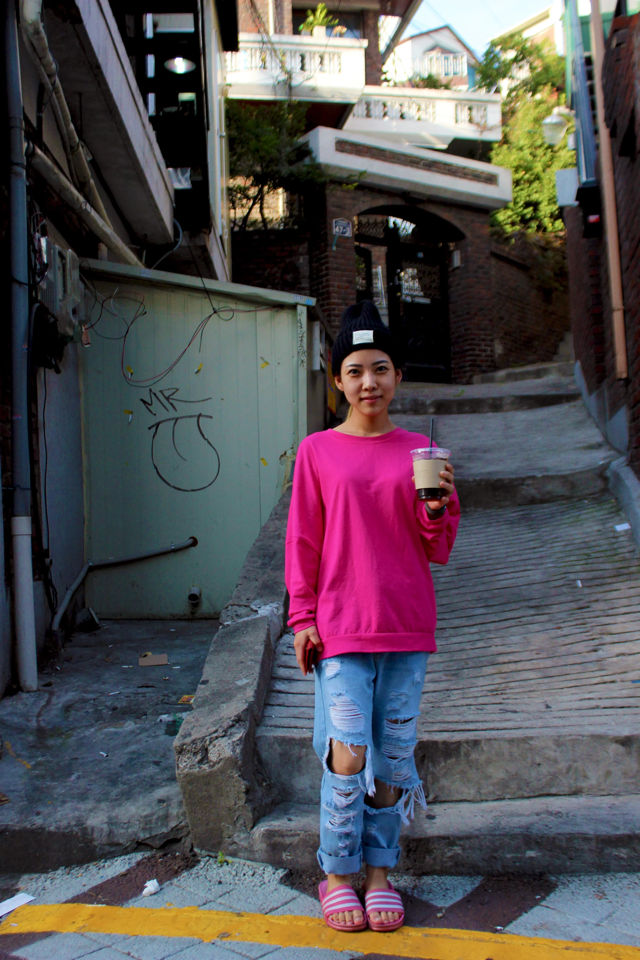 Fashionably Pink in 711. Seoul, South Korea, 2016.