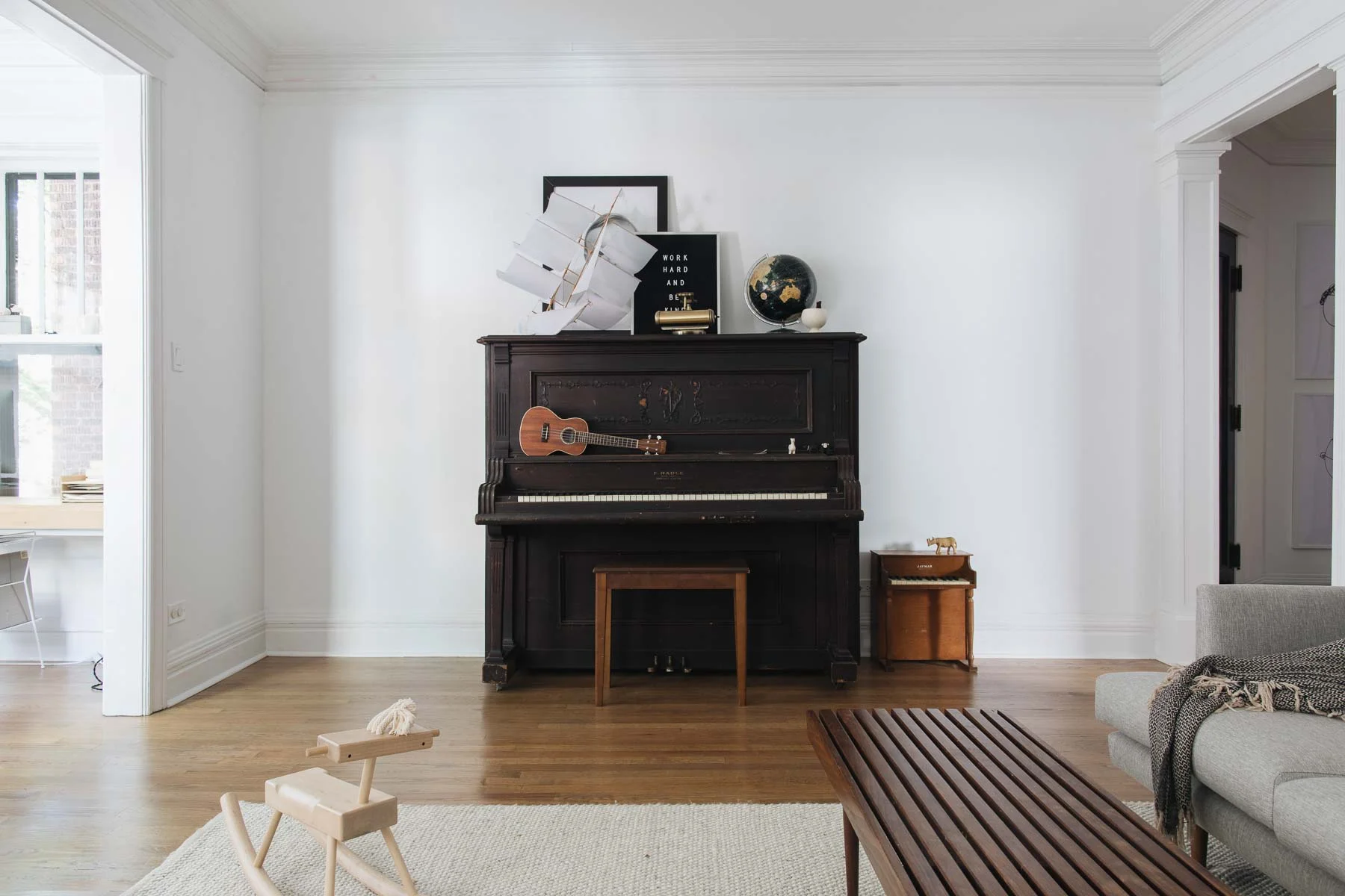 modern-comfort-chicago-photo-studio-photography-natural-light-lifestyle-photo-25.jpg