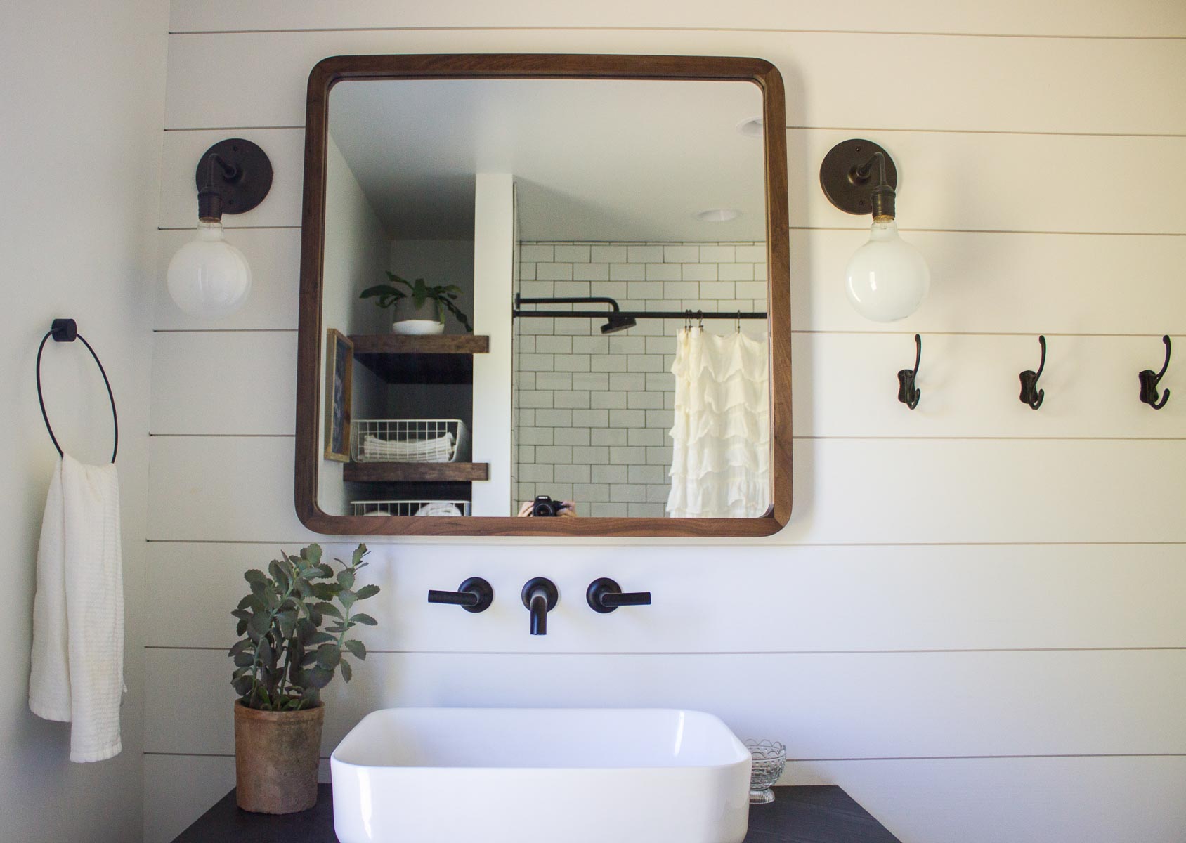 farmhouse-charm-north-carolina-photo-studio-photography-natural-light-lifestyle-photo-5.jpg
