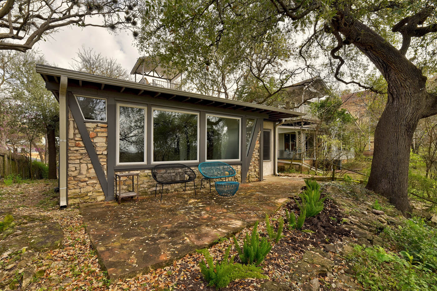AustinArtsy-AustinTX-natural-light-photography-studio-lifestyle-photoshoot-location-editorial-commercial-photography-3.jpg