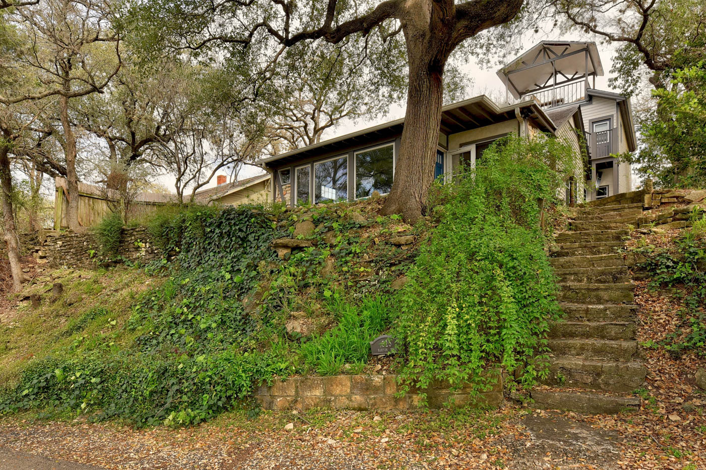 AustinArtsy-AustinTX-natural-light-photography-studio-lifestyle-photoshoot-location-editorial-commercial-photography-4.jpg