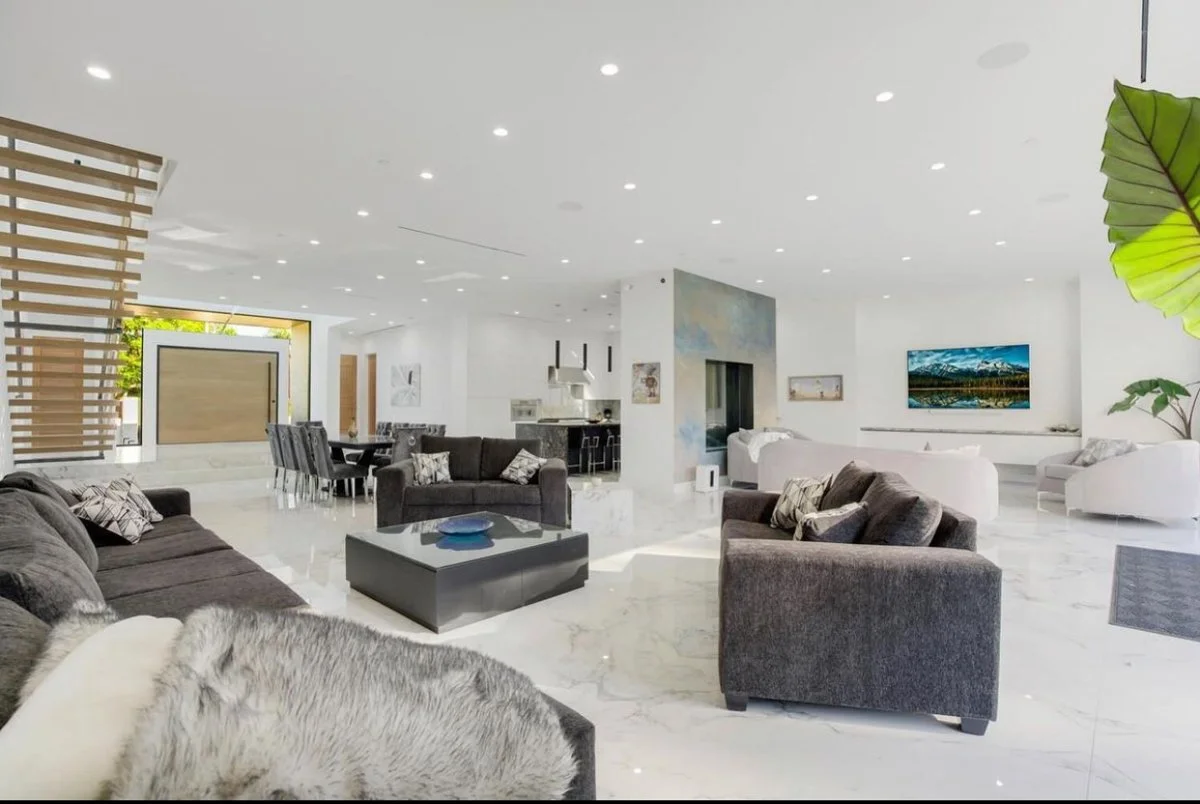 Modern Bliss: $300/hr