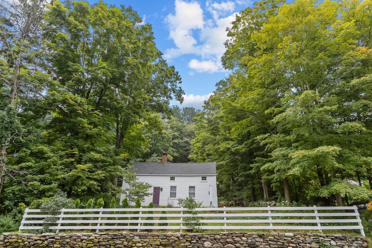 Charming Cabin-CornwallBridgeCT-natural-light-photography-studio-lifestyle-photoshoot-location-editorial-commercial-photography-12.jpg