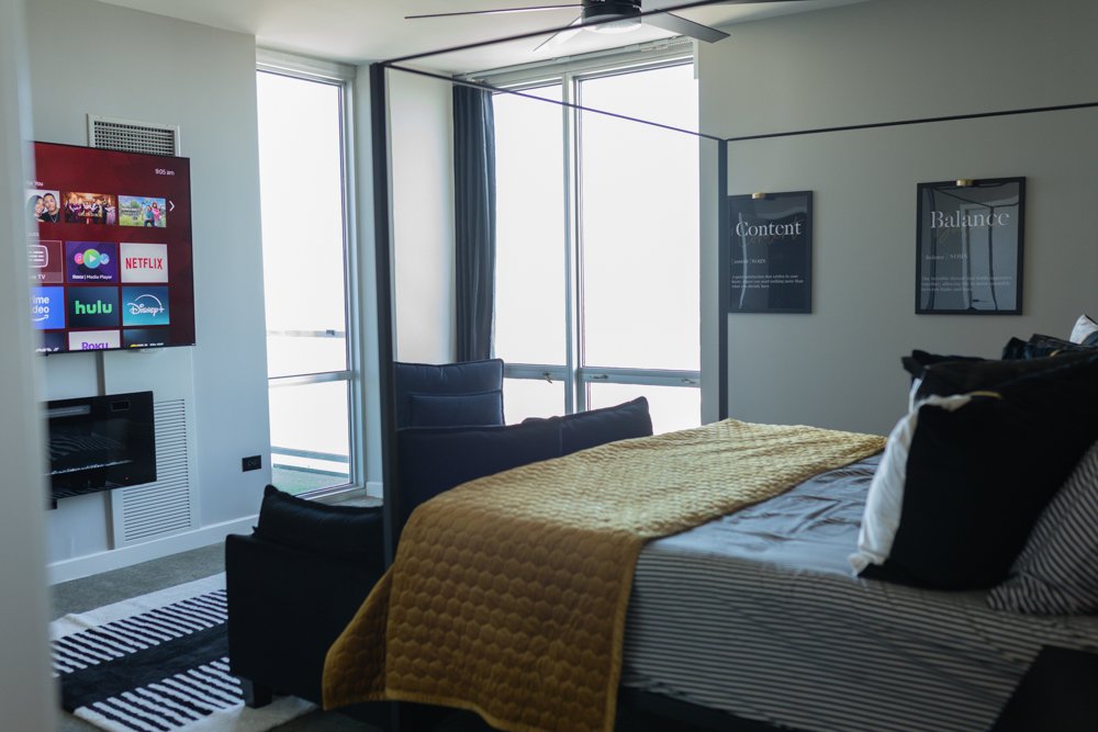 Lux Retreat-ChicagoIL-natural-light-photography-studio-lifestyle-photoshoot-location-editorial-commercial-photography-12.jpg