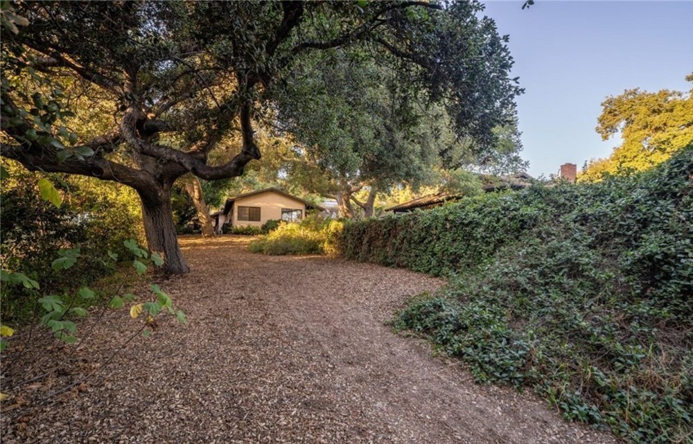 Hidden Manor-GlendoraCA-natural-light-photography-studio-lifestyle-photoshoot-location-editorial-16.jpg